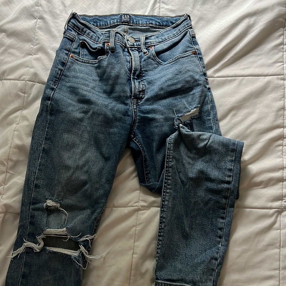 GAP CIGARETTE RIPPED JEANS